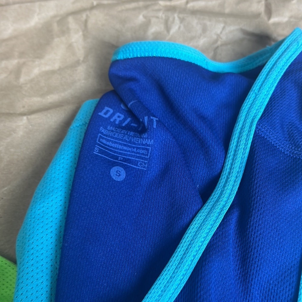 2 Nike running tank top singlet - Picture 2 of 7
